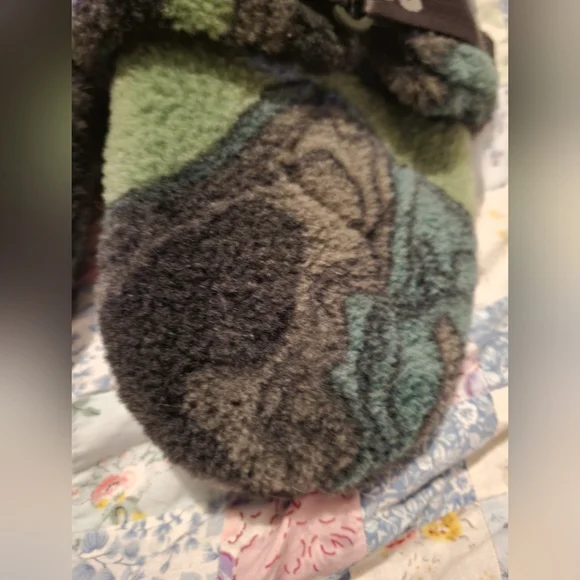 UGG Camouflage Green and Gray Slippers - Picture 6 of 6